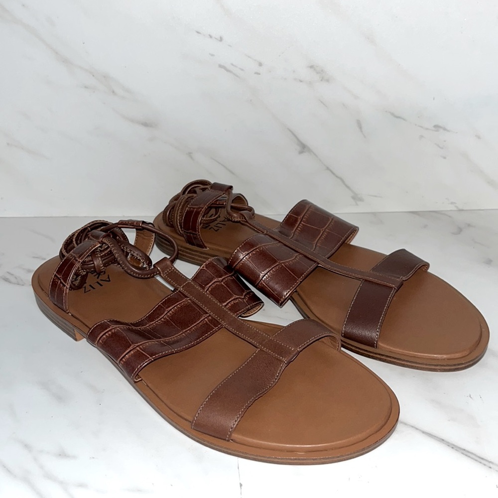 NEW Naturalizer fayee brown leather strappy sandals sz 10